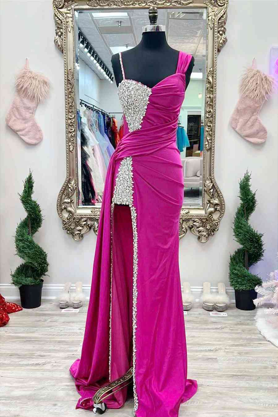 Kaydence | Elegante vestido largo asimétrico fucsia con cuentas