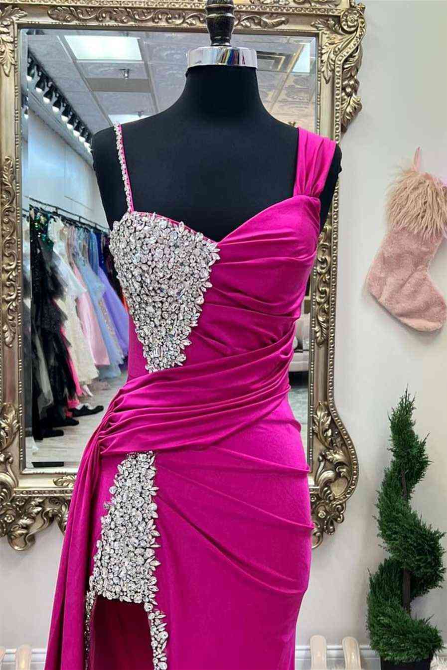Kaydence | Elegante vestido largo asimétrico fucsia con cuentas