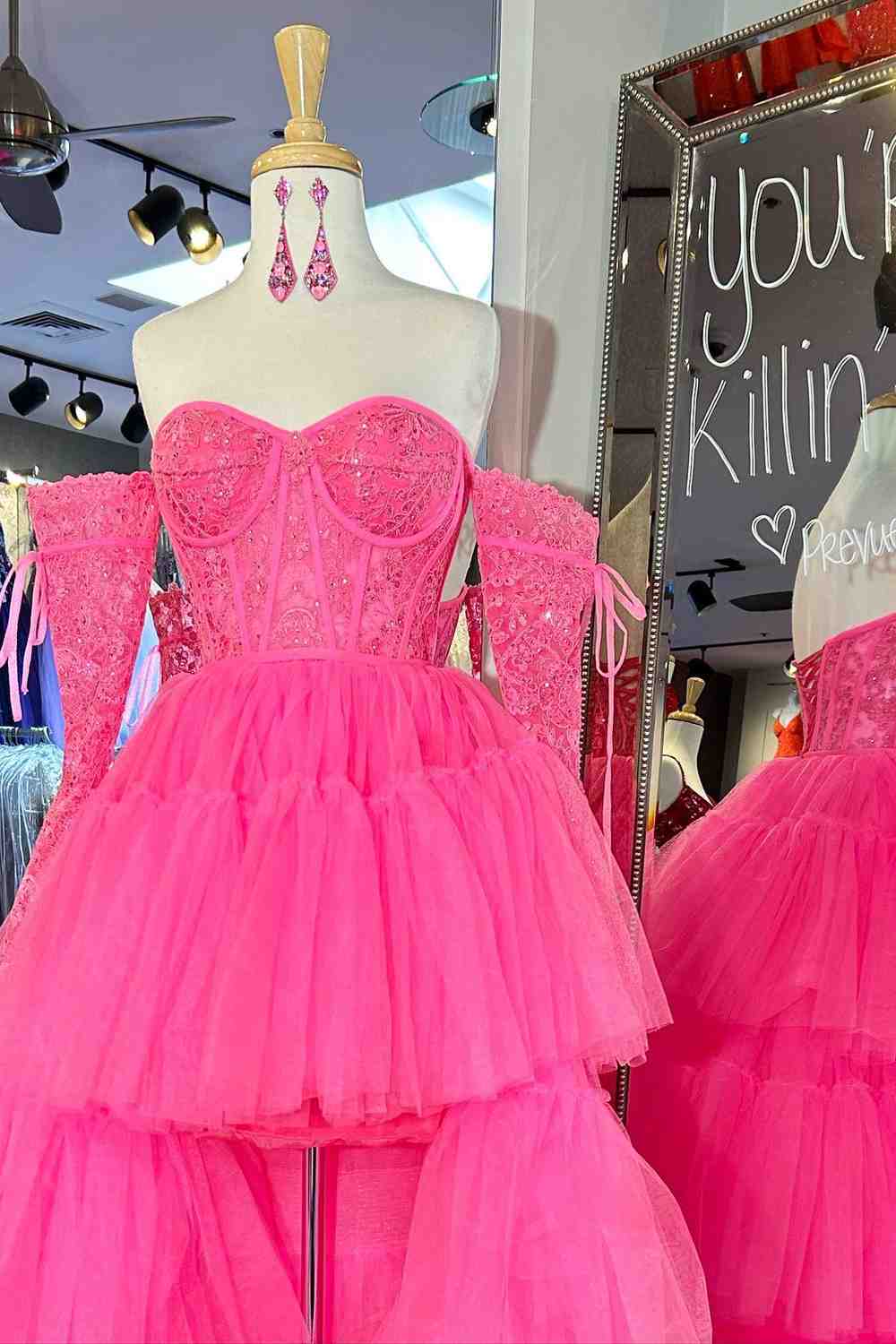 Sue | Vestido de fiesta rosa intenso con hombros descubiertos, corte A, capas de tul, apliques, corte alto-bajo
