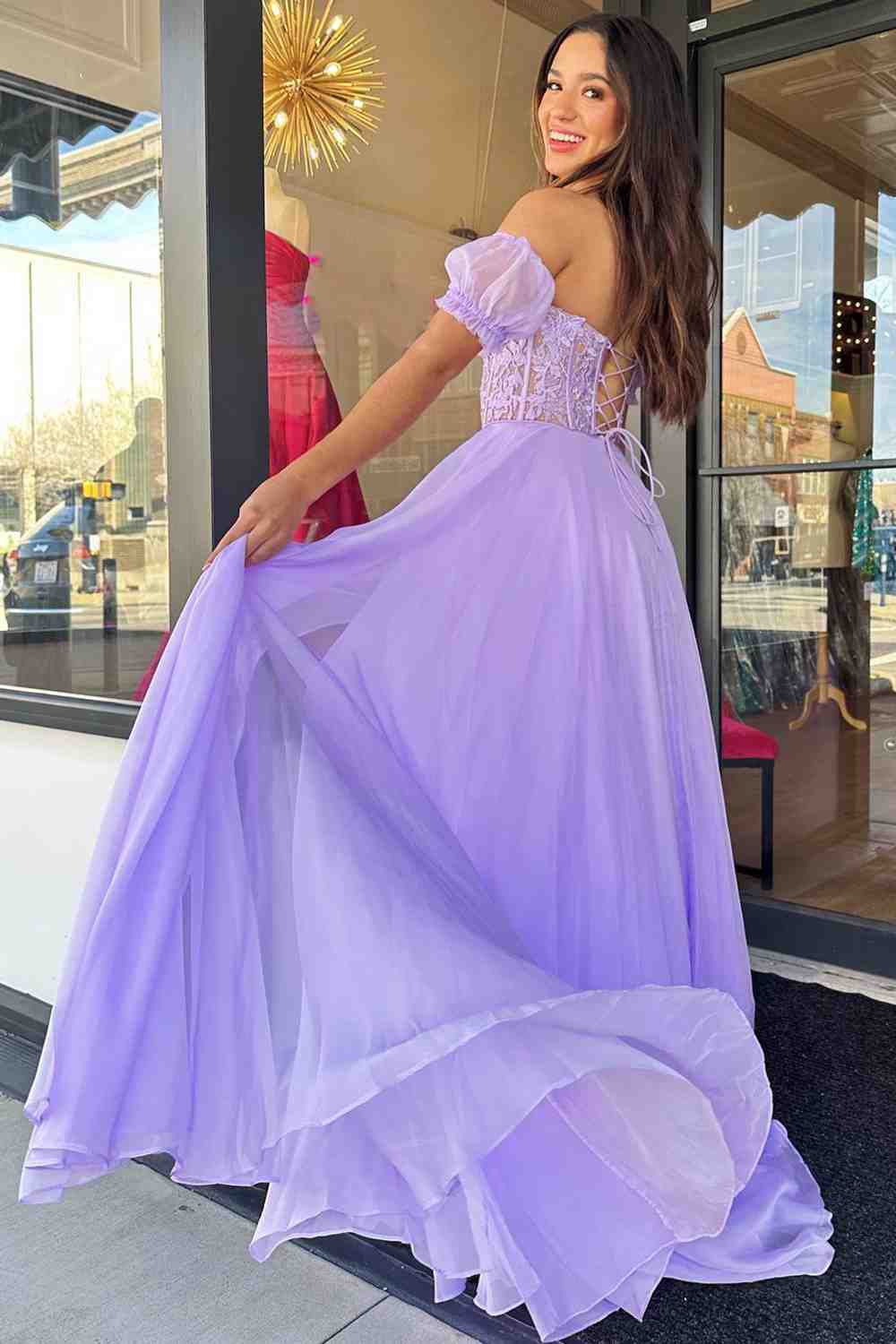 Schulterfreies A-Linien-Ballkleid aus Chiffon mit Applikationen und Schnürung 