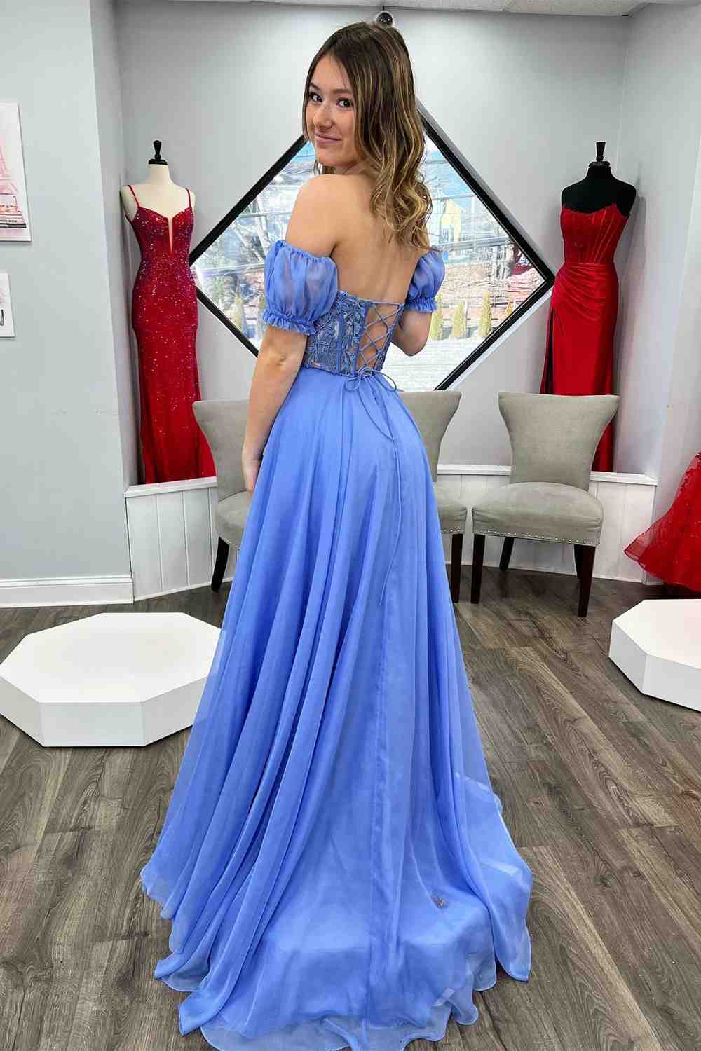 Schulterfreies A-Linien-Ballkleid aus Chiffon mit Applikationen und Schnürung 