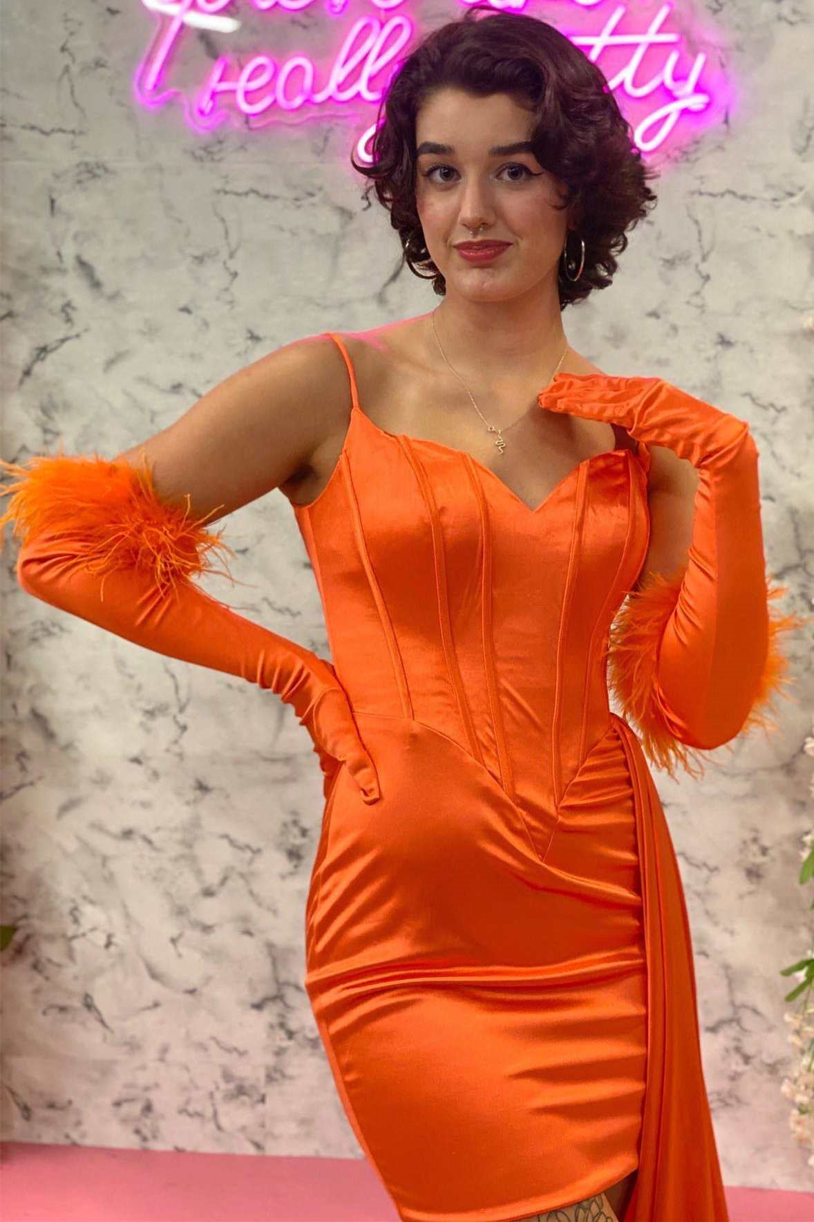Rosamund | Vestido de fiesta con tirantes finos y cola lateral
