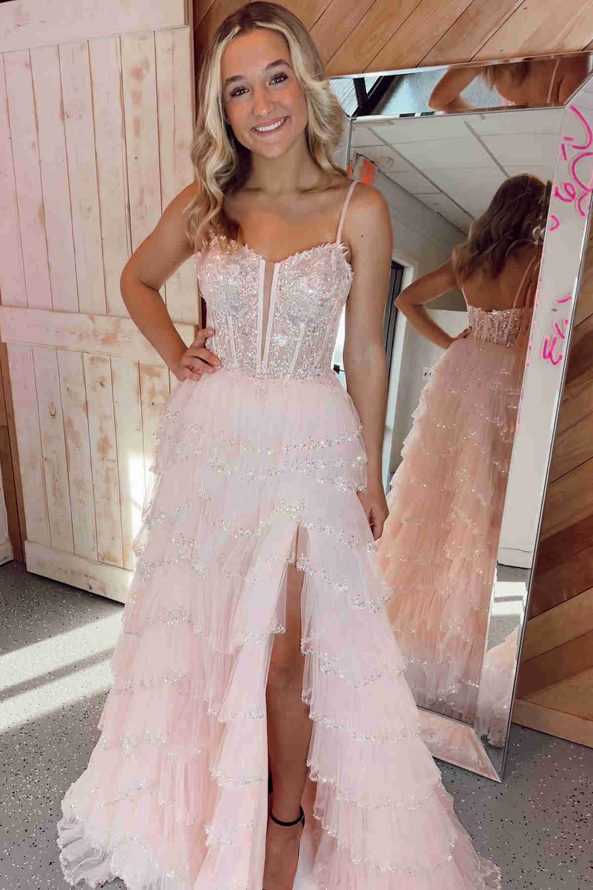 Abbie | Schwarzes Ballkleid aus Netzstoff mit Cut-outs und Pailletten
