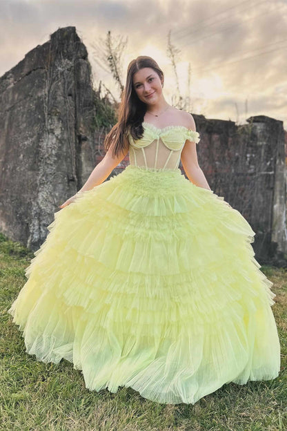 Martina | Schulterfreies, hellgelbes Ballkleid mit Rüschen