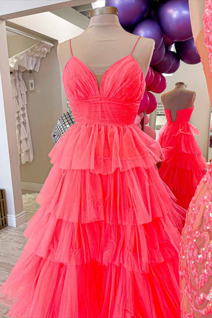 Vestido de fiesta largo con escote en V y volantes en color lavanda