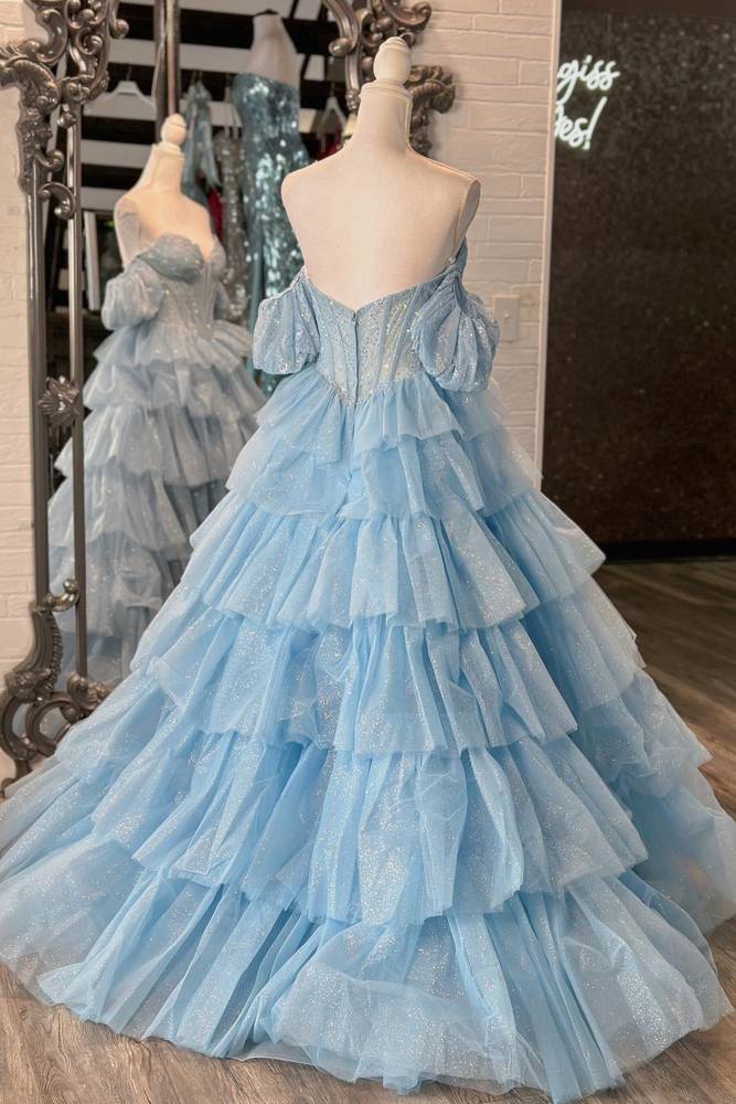 Vestido negro sexy de encaje en capas con escote en forma de A y abertura