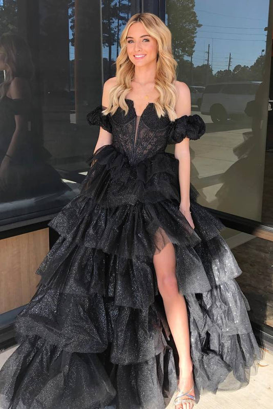 Sexy schwarzes A-Linien-Spitzen-Lagenkleid mit Herzausschnitt und Schlitz