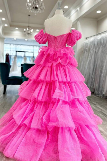 Sexy schwarzes A-Linien-Spitzen-Lagenkleid mit Herzausschnitt und Schlitz