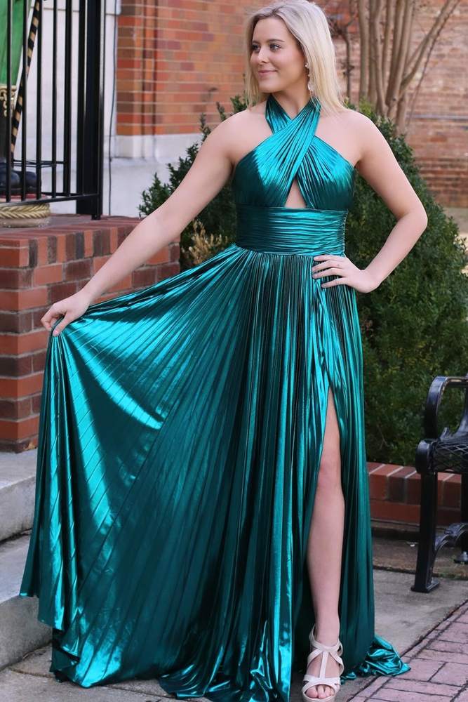 Smaragdgrünes, metallisches Plisseekleid mit Schlüsselloch und Schlitz