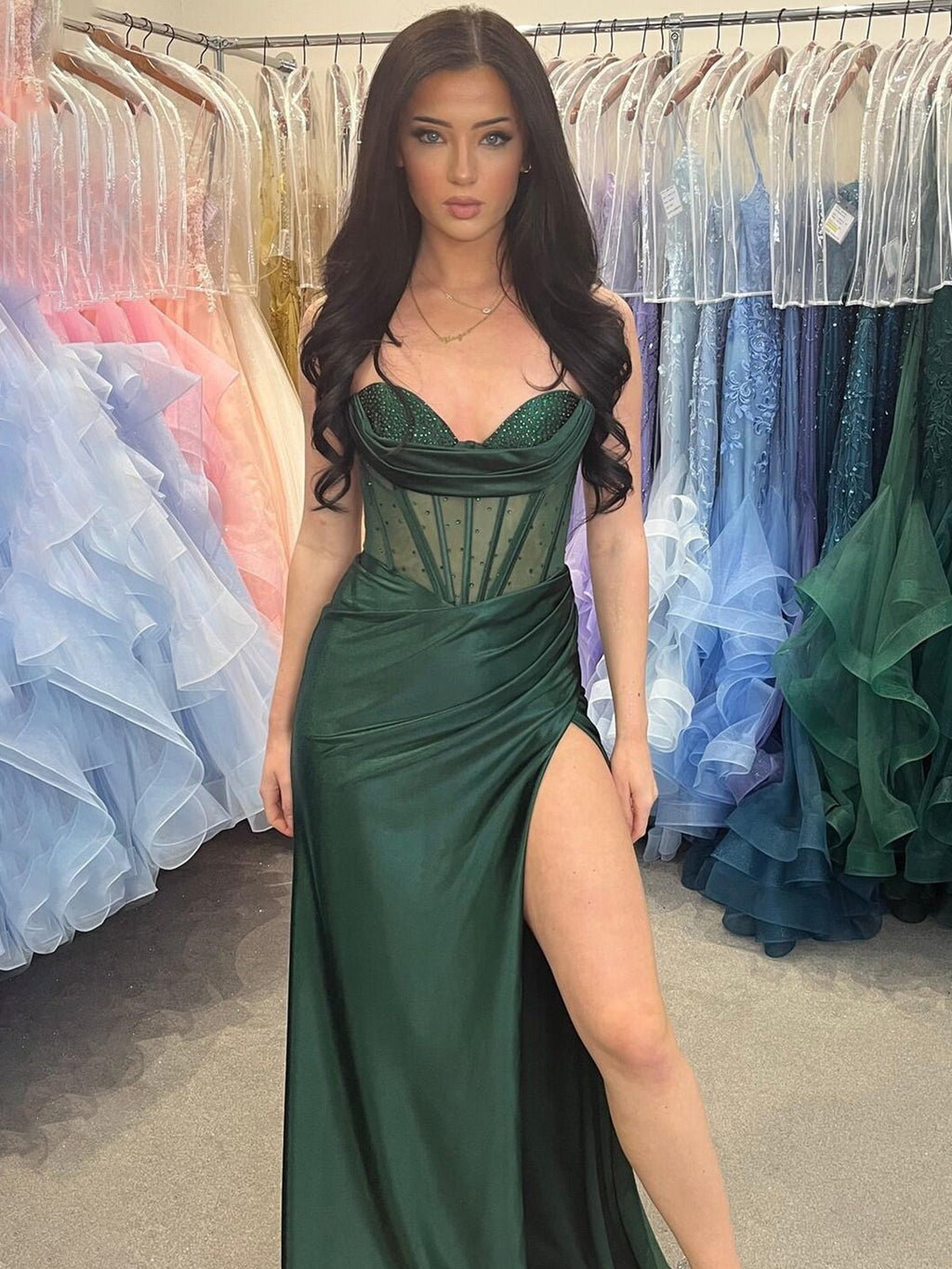 Genie | Vestido formal largo de sirena con cuentas y corsé transparente en verde oscuro