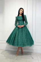 Glamoroso vestido de fiesta verde oscuro de corte A con lentejuelas, largo hasta los tobillos y mangas largas