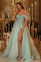 Glamoroso vestido de fiesta largo de corte A con hombros descubiertos, encaje y cuentas, con abertura
