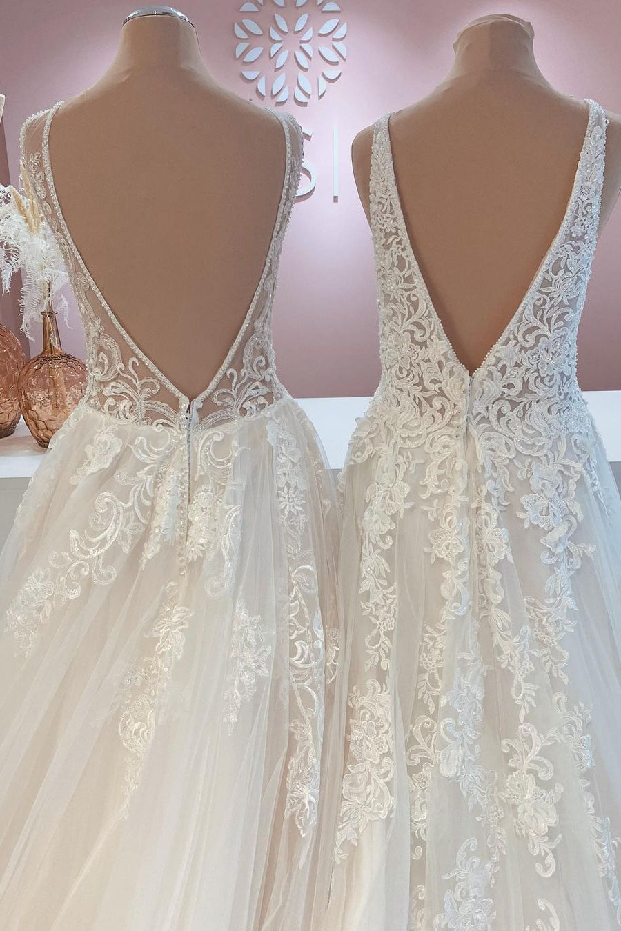 Glamouröses langes A-Linien-Brautkleid mit offenem Rücken und Tüllapplikationen