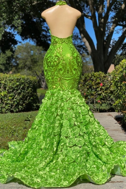 Glamouröses langes grünes Pailletten Neckholder-Blumen-Meerjungfrau-Satin-Ballkleid