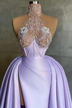Glamoroso vestido de fiesta largo de satén con encaje, corte A, cuello alto, color lila y abertura