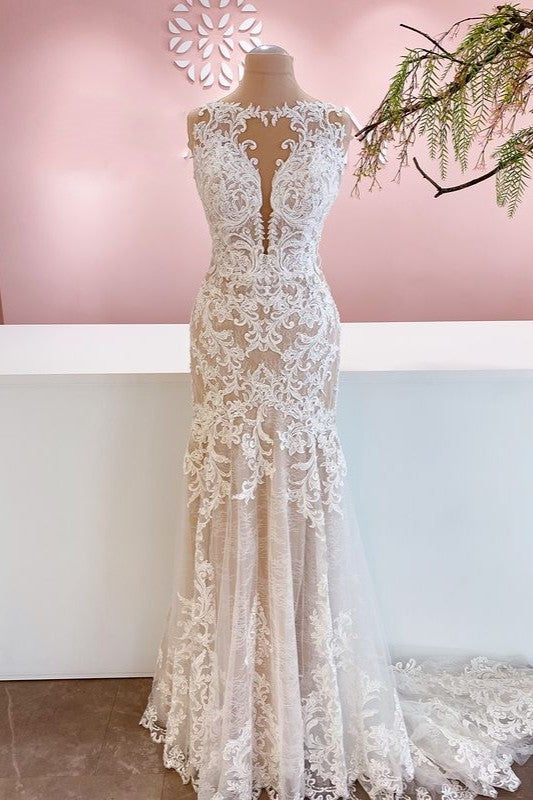 Glamouröses langes Brautkleid im Meerjungfrau-Stil mit Bateau-Applikationen und Spitze aus Tüll