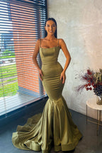 Glamouröses langes Meerjungfrau-Ballkleid aus Satin mit Spaghettiträgern