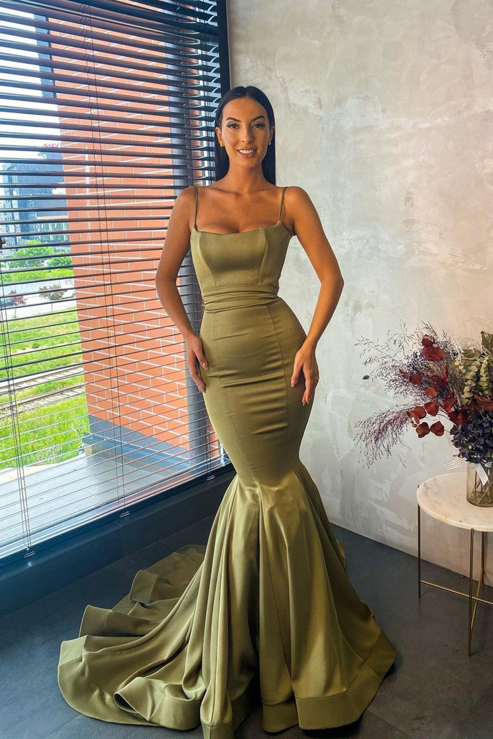 Glamouröses langes Meerjungfrau-Ballkleid aus Satin mit Spaghettiträgern