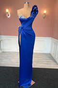 Glamouröses langes, königsblaues, säulenförmiges Ballkleid mit One-Shoulder-Träger und Juwelen