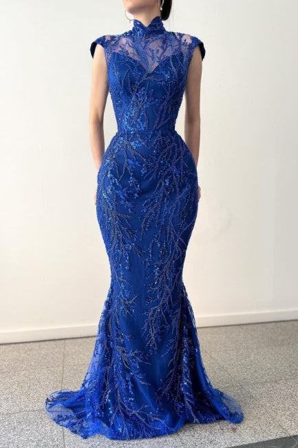 Glamouröses, langes, königsblaues, hochgeschlossenes, ärmelloses Ballkleid aus Spitze mit abnehmbarer Schleppe