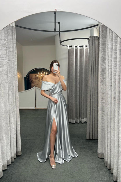 Glamorosos vestidos de fiesta de corte A con hombros descubiertos, volantes y abertura en el cuello color rubí