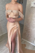 Glamouröses schulterfreies, ärmelloses Meerjungfrau-Ballkleid mit Pailletten und Schlitz