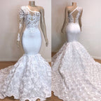 Glamouröses weißes Ballkleid mit One-Shoulder-Träger und langen Ärmeln 