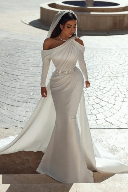 Glamouröses One-Shoulder-Langarm-Meerjungfrau-Satin-Brautkleid mit Rüschen