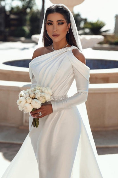 Glamouröses One-Shoulder-Langarm-Meerjungfrau-Satin-Brautkleid mit Rüschen