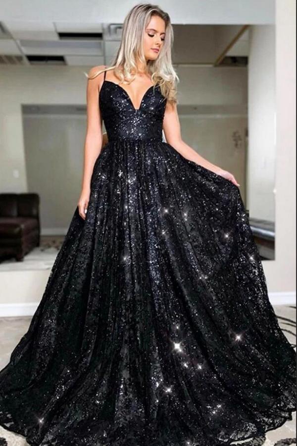 Glamoroso vestido largo de noche con tirantes finos y lentejuelas negras