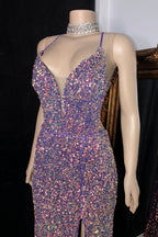 Glamouröses ärmelloses Ballkleid mit Spaghettiträgern, V-Ausschnitt und Pailletten und Schlitz