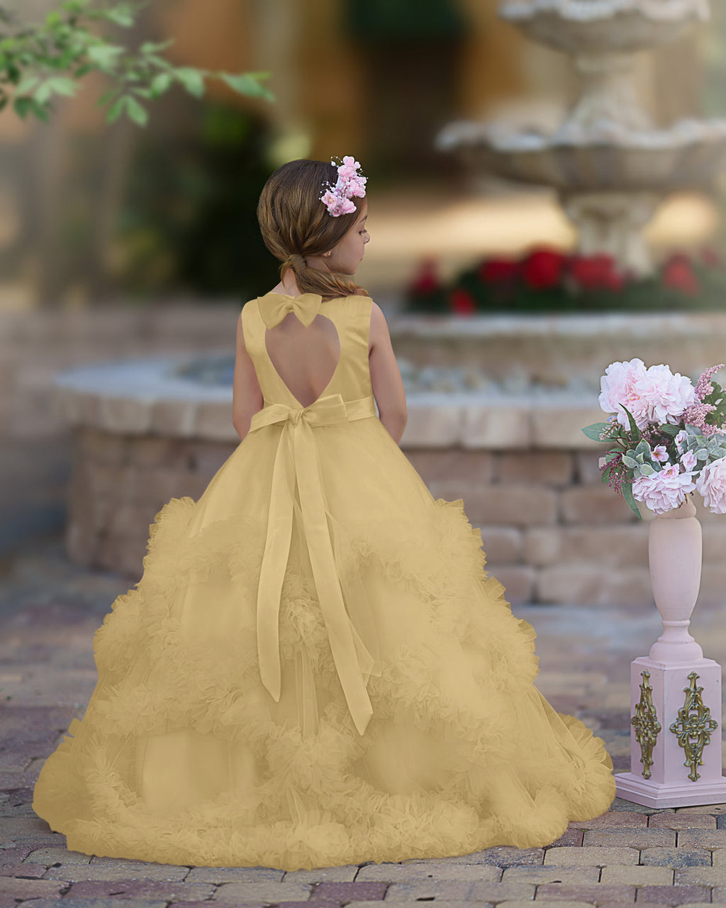 Vestido de niña de las flores de tul satinado con corte A y volantes en cascada hasta el suelo
