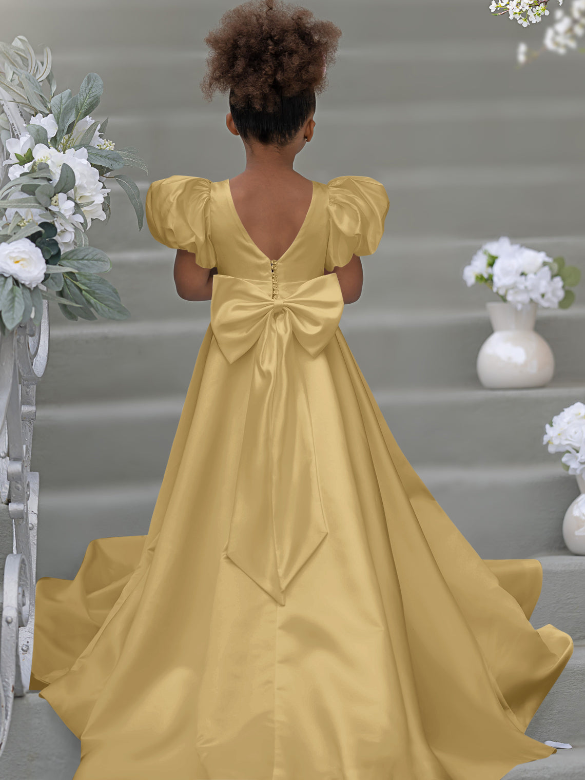 Vestido para niña de las flores con cola larga, mangas abullonadas, lazo en la espalda y botones
