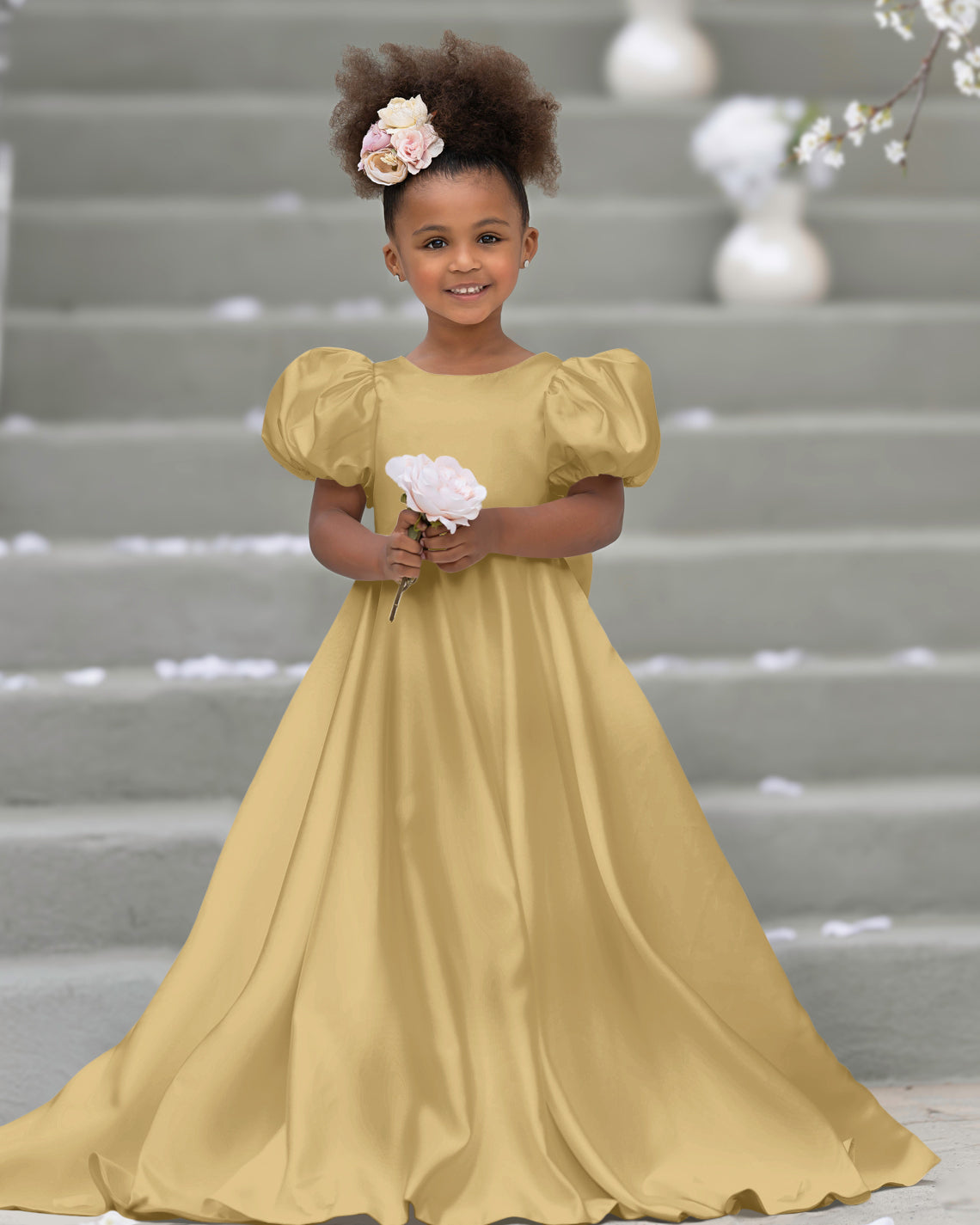 Vestido para niña de las flores con cola larga, mangas abullonadas, lazo en la espalda y botones