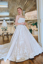 Hermosos vestidos de novia sin mangas con apliques de encaje en forma de A