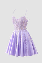 Hermoso vestido de fiesta azul rey con corsé, tirantes finos y corte en A con apliques