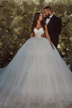 Precioso vestido de novia de tul con encaje y lentejuelas, tirantes finos y corte en A