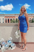 Hermoso vestido de fiesta de satén azul sin mangas y espalda descubierta con cuentas
