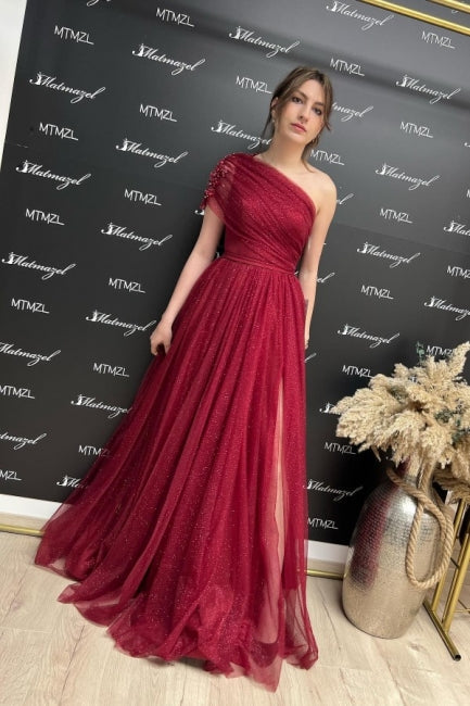 Hermosos vestidos de noche largos burdeos con purpurina, corte A, sin mangas, con un hombro al descubierto y abertura
