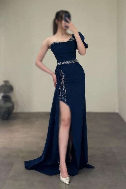 Wunderschönes säulenförmiges, ärmelloses Ballkleid aus Satin mit einer Schulter und Pailletten