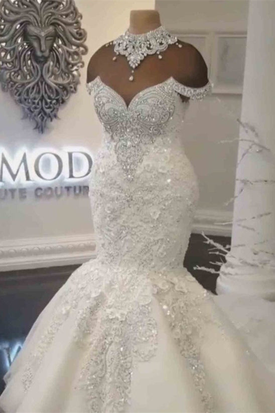 Wunderschönes Meerjungfrau-Brautkleid mit Kristallen und schulterfreien Applikationen