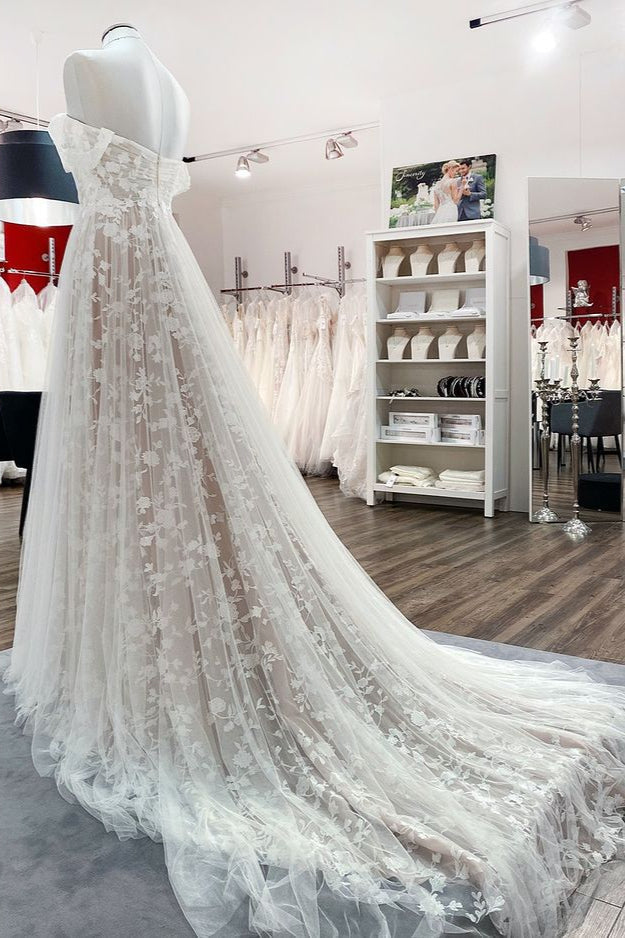 Hermoso vestido de novia largo de corte A con hombros descubiertos, apliques de tul y encaje
