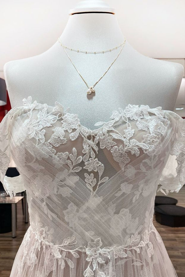 Hermoso vestido de novia largo de corte A con hombros descubiertos, apliques de tul y encaje