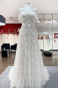 Hermoso vestido de novia largo de corte A con hombros descubiertos, apliques de tul y encaje