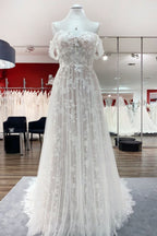 Hermoso vestido de novia largo de corte A con hombros descubiertos, apliques de tul y encaje
