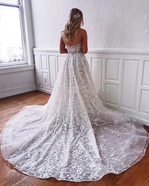 Precioso vestido de novia largo de encaje con escote en forma de A
