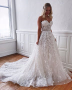 Precioso vestido de novia largo de encaje con escote en forma de A