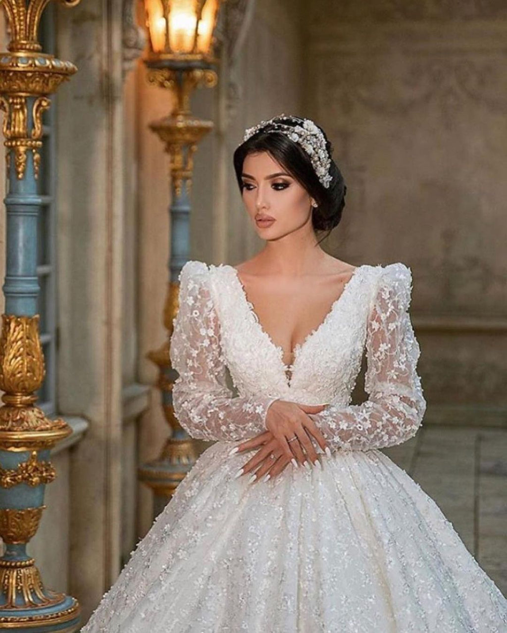 Gorgeous Long A-Line V-neck Appliques Lace Wedding Dress with Sleeves