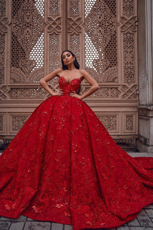 Wunderschönes langes Ballkleid mit Herzausschnitt und Satinspitze in Rot