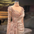 Wunderschönes langes Ballkleid mit hohem Halsausschnitt, Perlenbesatz und Pailletten und langen Ärmeln
